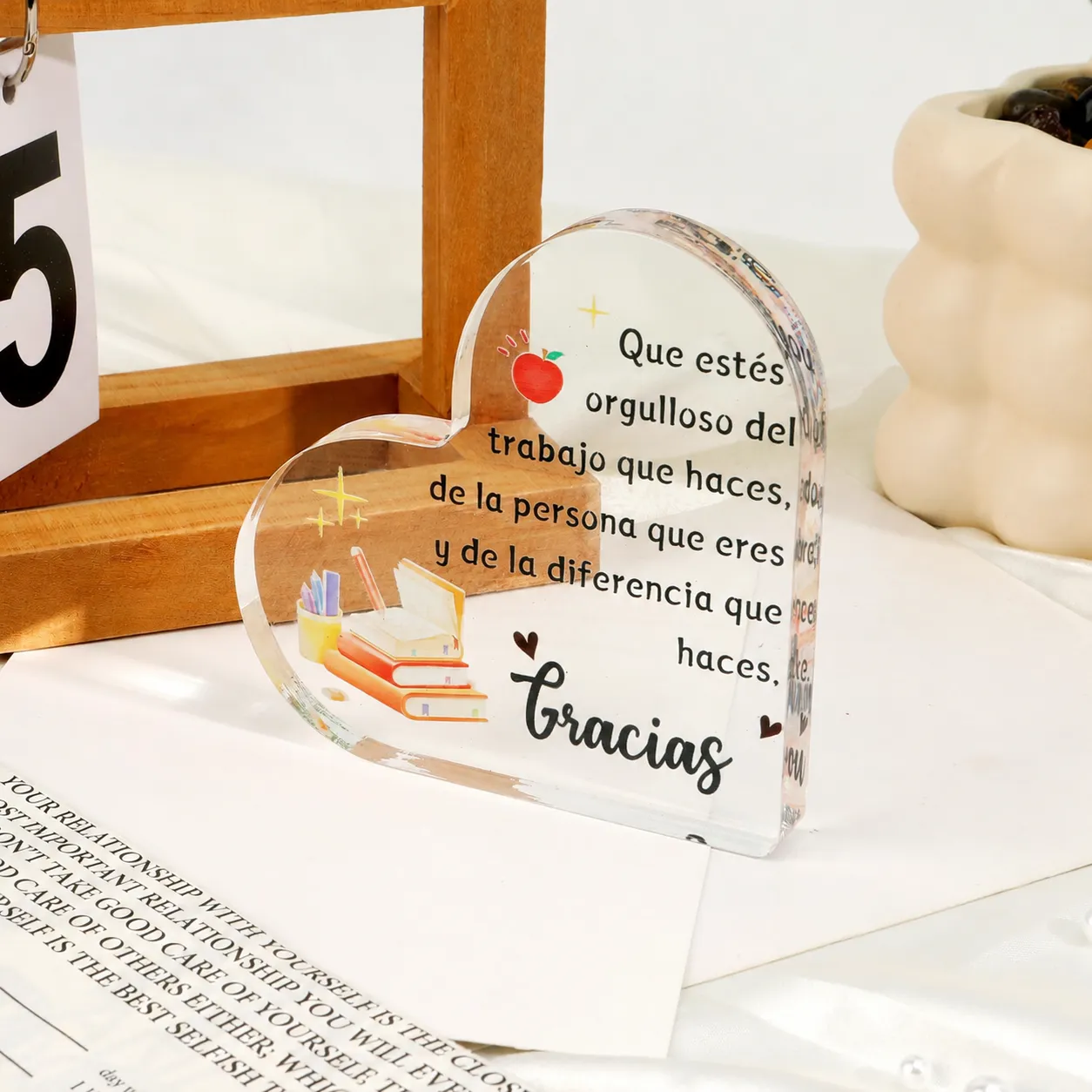 Regalo de graduación para maestros en forma de corazón de acrílico, agradecimiento a los profesores en el Día del Maestro, adorno de escritorio para el hogar u oficina. - Image 3